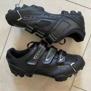 Serfas Men’s Size 7 Saddleback Black Cycling MTB Biking Shoes.